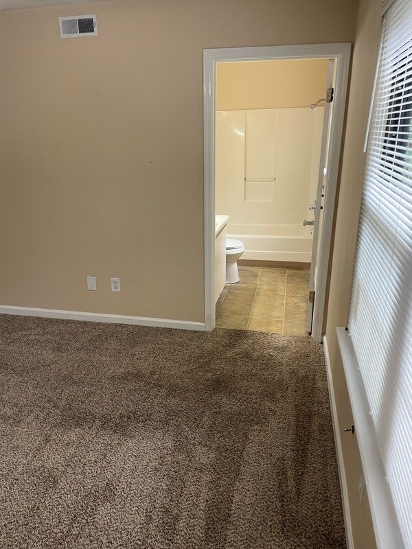 Building Photo - 2348 Horne Ave