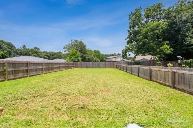 Building Photo - 4630 Bellview Ave