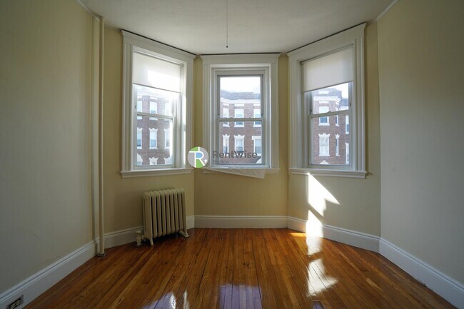 Building Photo - 224 Kelton St