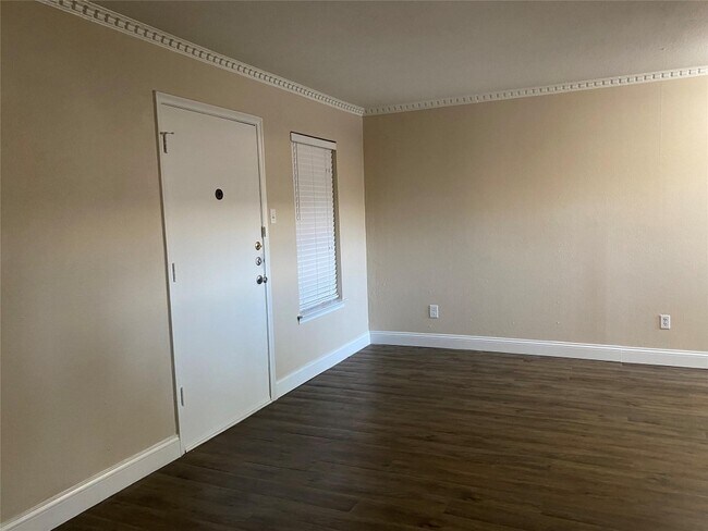 Building Photo - 4217 Avondale Ave