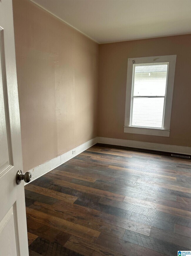 Building Photo - 1304 Avenue G