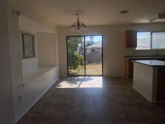 Building Photo - 3 BEDROOM, 2 BATH, BELTON ISD