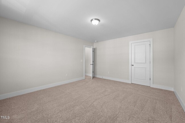 Building Photo - Deluxe 3 Bedroom End Unit Townhome - Avail...