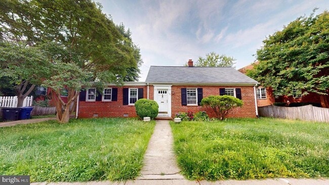 Primary Photo - 15 E Custis Ave