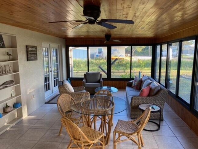 Building Photo - 3/2.5 in Sebastian FL