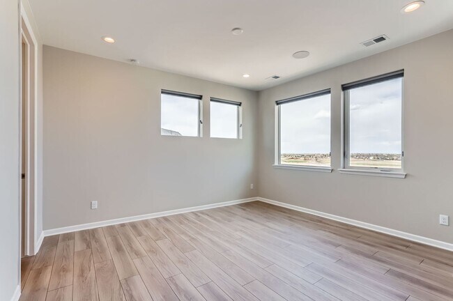 Building Photo - 676 Saddle Dr