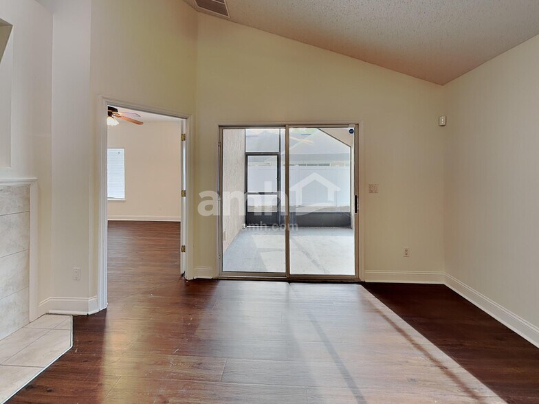 Building Photo - 11551 Oak Meadow Ln