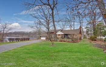 Building Photo - 207 Lakeside Ave