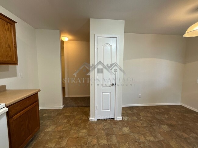 Building Photo - 25654 W Satellite Ln