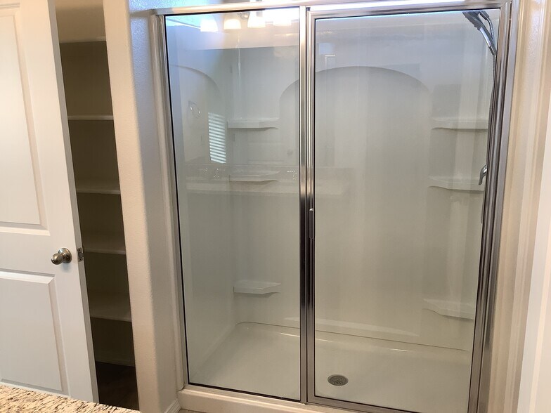 Building Photo - 2281 Solara Loop NE