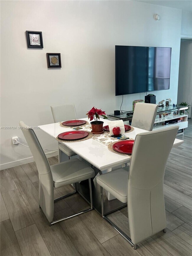 Building Photo - 1100 S Miami Ave