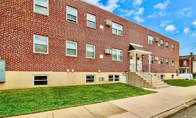 Building Photo - 4525 Lardner St