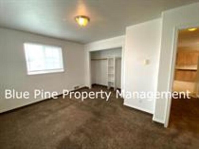 Building Photo - 2264 Stace St