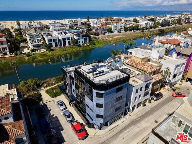 Building Photo - 5115 Vía Donte