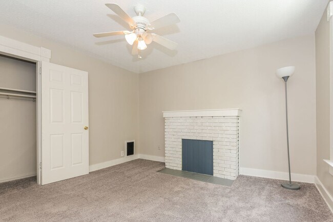 Building Photo - 3 Bed 1.5 Bathroom for rent in Dayton!