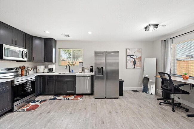 Building Photo - 3850 S 18th St