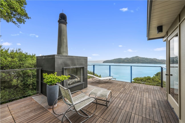 Building Photo - 285 Bayview Ave