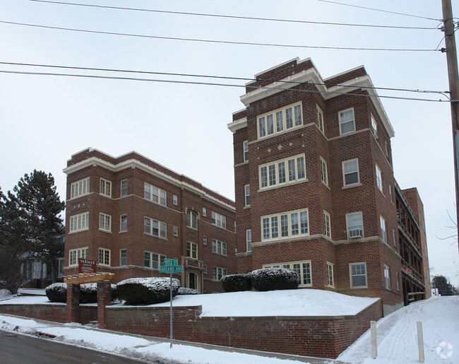 Building Photo - Oakland Apartments