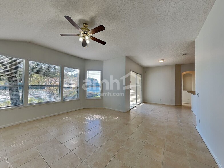 Building Photo - 9140 Prosperity Lake Dr