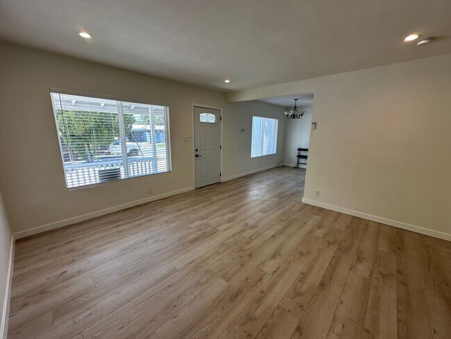 Building Photo - 7000 Glade Ave