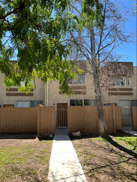 Building Photo - 43711 Challenger Way