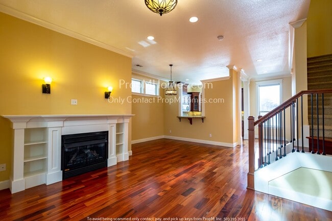 Building Photo - Gorgeous Humboldt Two Bedroom Townhouse In North Portland!