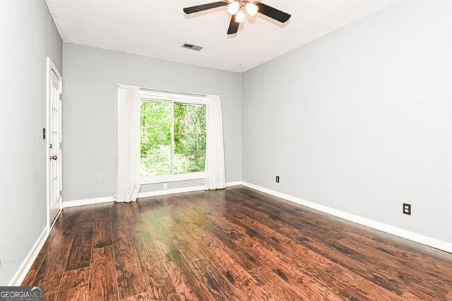 Building Photo - 8207 Fairview Bluff