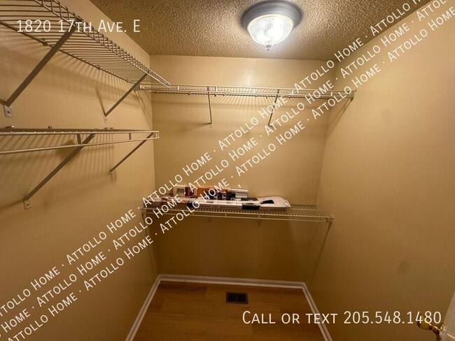 Building Photo - 1820 17th Ave E