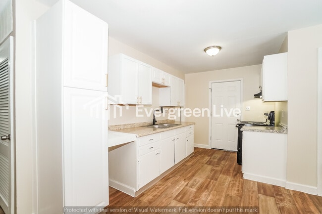 Building Photo - 212 E Alcott Rd