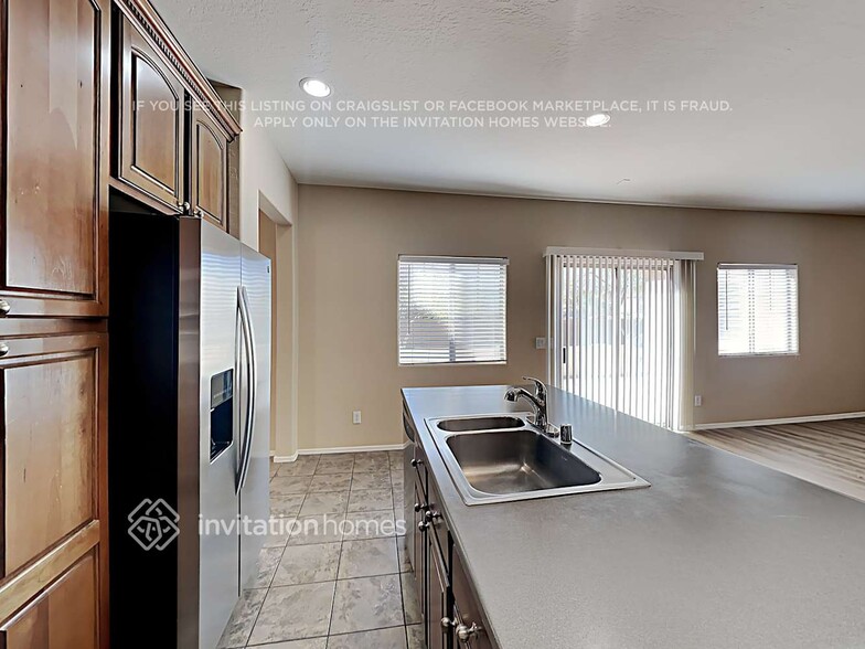 Building Photo - 14087 W Country Gables Dr