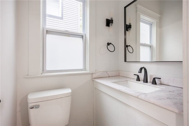 Building Photo - 35 Lawton St