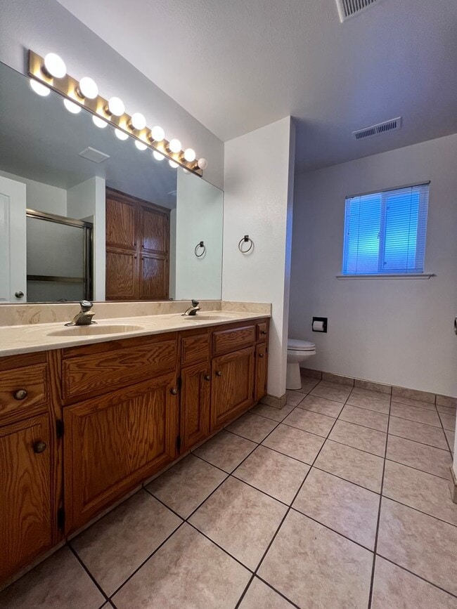 Building Photo - For Rent – Spacious 3 Bed / 2 Bath | 2,660 Sq Ft | West Madera