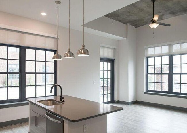 Building Photo - 128 Columbus St