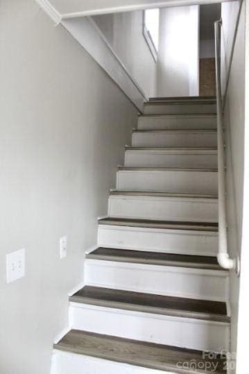 Building Photo - 1204 W Mauney Ave