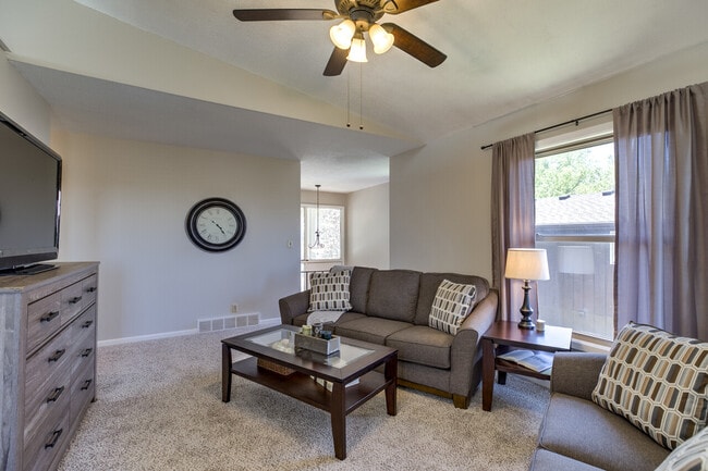 Building Photo - Glenbrook Homes (Irvington)