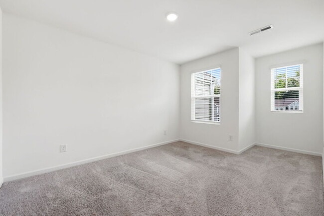 Building Photo - 307 Spaight Acrs Wy