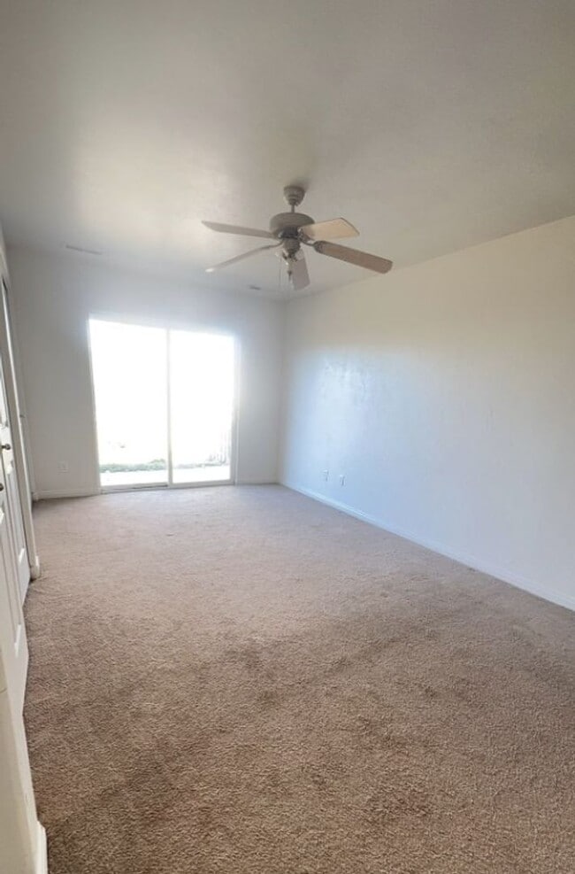 Building Photo - 4281 Wagon Wheel Dr E