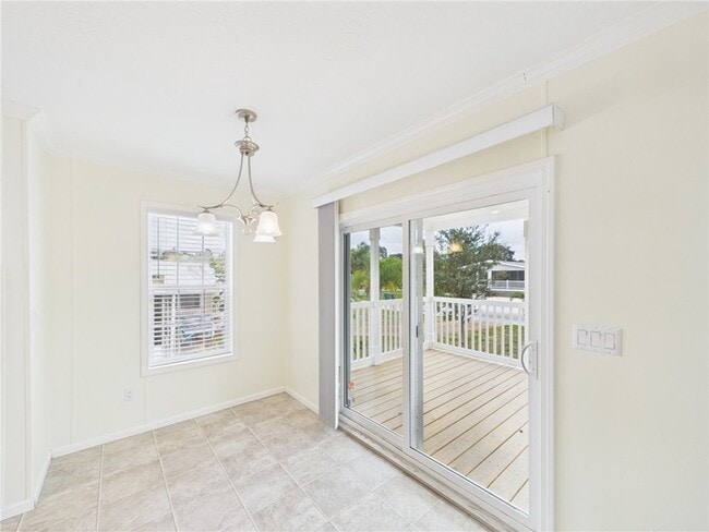 Building Photo - 310 Pineapple St