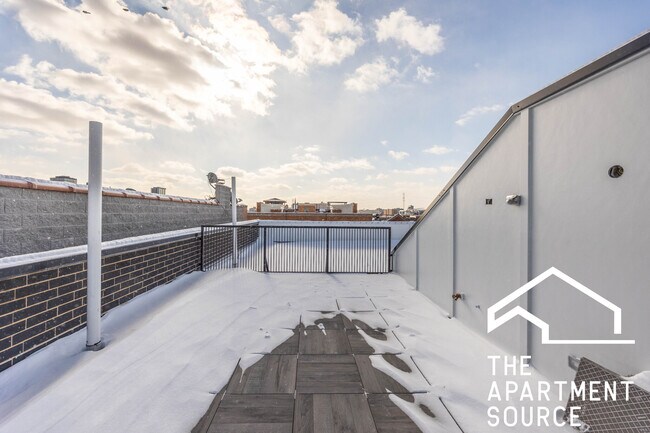 Building Photo - 1620 W Grand Ave