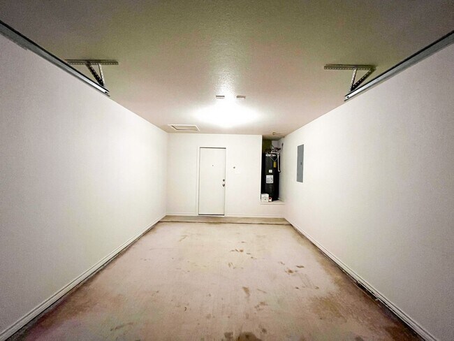 Building Photo - 1515 Justin Lp