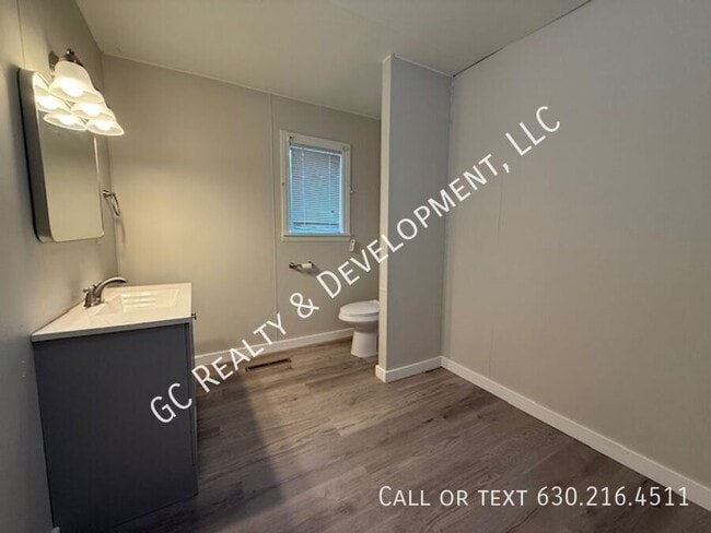 Building Photo - 4311 IL-176-Unit A