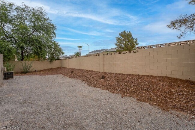 Building Photo - 3190 E Eldorado Ln