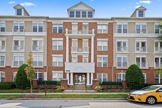 Building Photo - 1002 Elmcroft Blvd