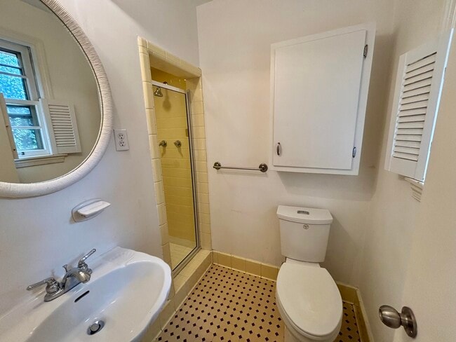 Building Photo - 1113 Glen Ct