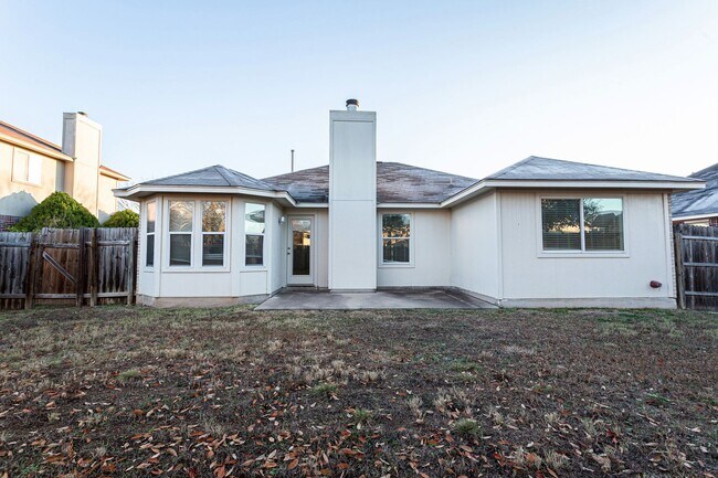 Building Photo - Comfortable 3BR/2BA Home with Vinyl Floori...