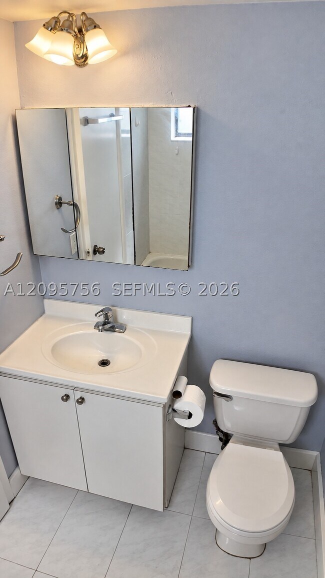 Building Photo - 5290 W 21st Ct