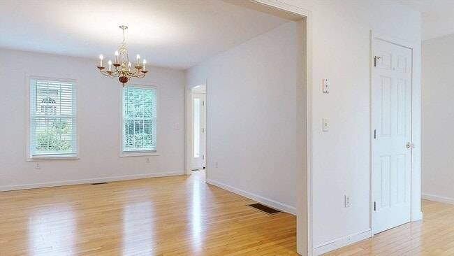 Building Photo - 142 Olean St