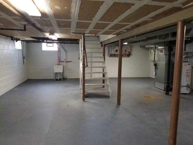 Building Photo - 213 Parkgate Ave