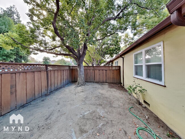 Building Photo - 14 Garrison Dr