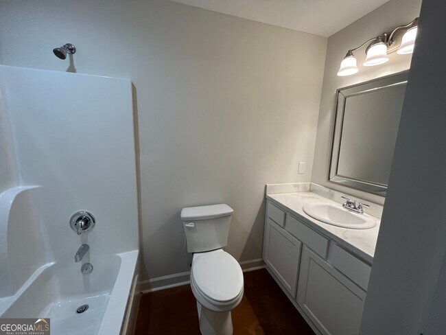 Building Photo - 1112 3rd St